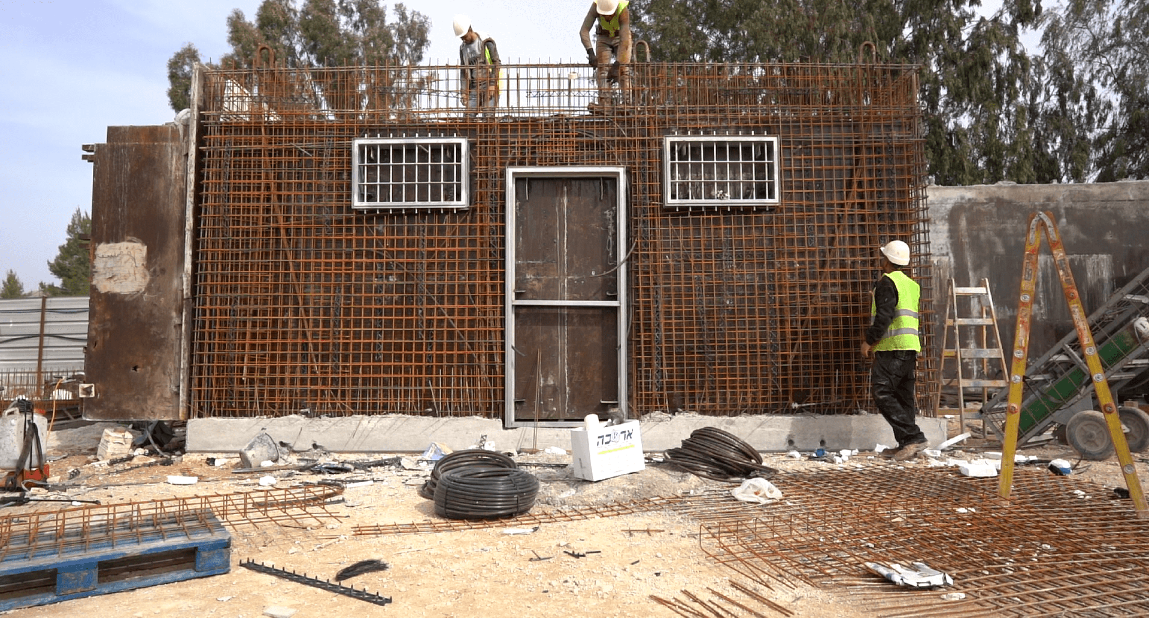 הקמת מבנים מתועשים לבתי כלא Establishment of Prefabricated Structures for Prisons
