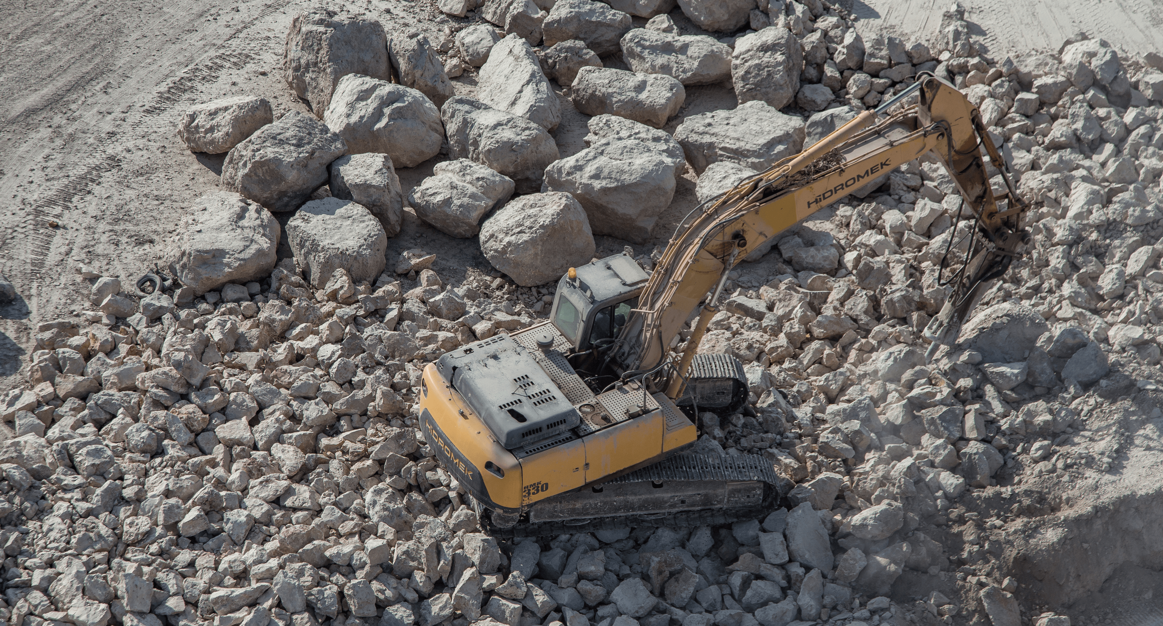 עבודות לבניית שוברי גלים Works for the Construction of Breakwaters