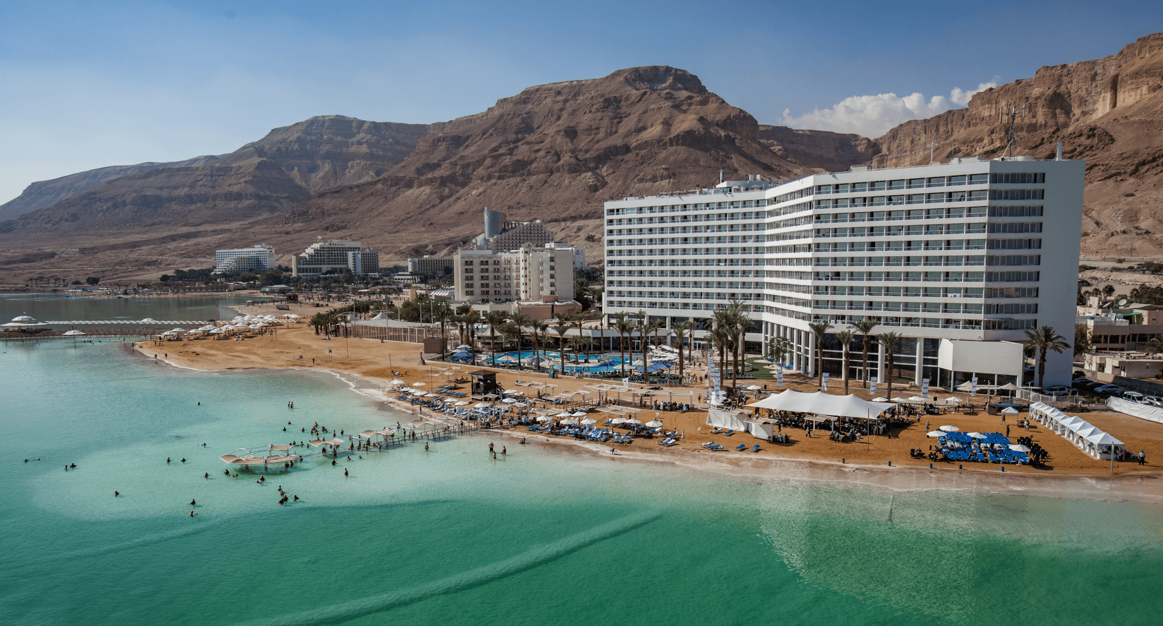 בית מלון על חופו של ים המלח A Hotel on the Shore of the Dead Sea