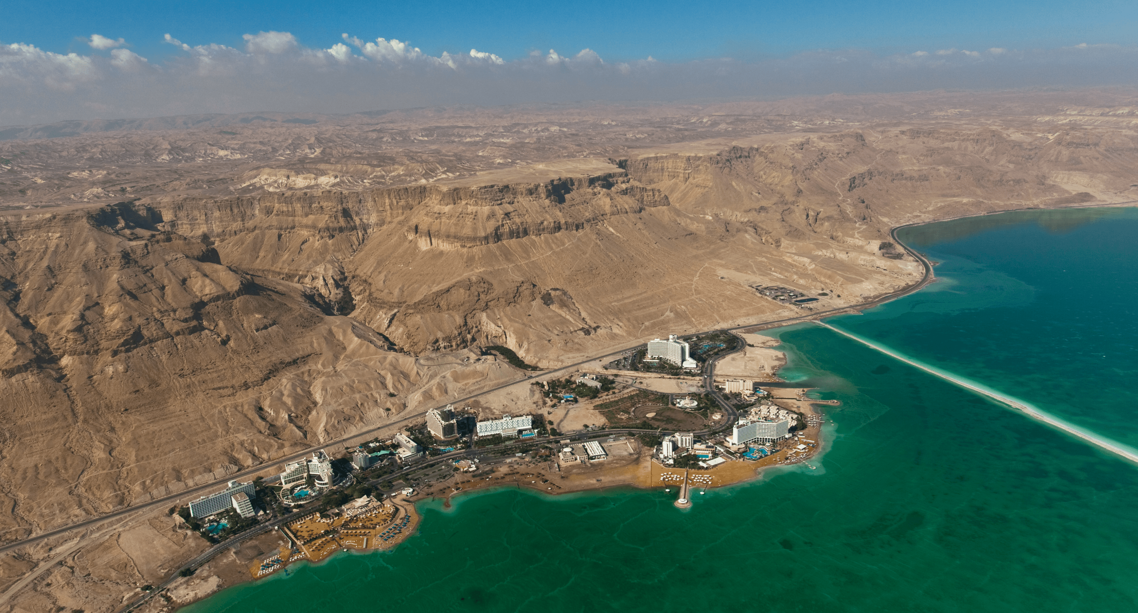 מלון יוקרתי הממוקם על חוף פרטי בעין בוקק A Luxury Hotel Located on a Private Beach in Ein Bokek