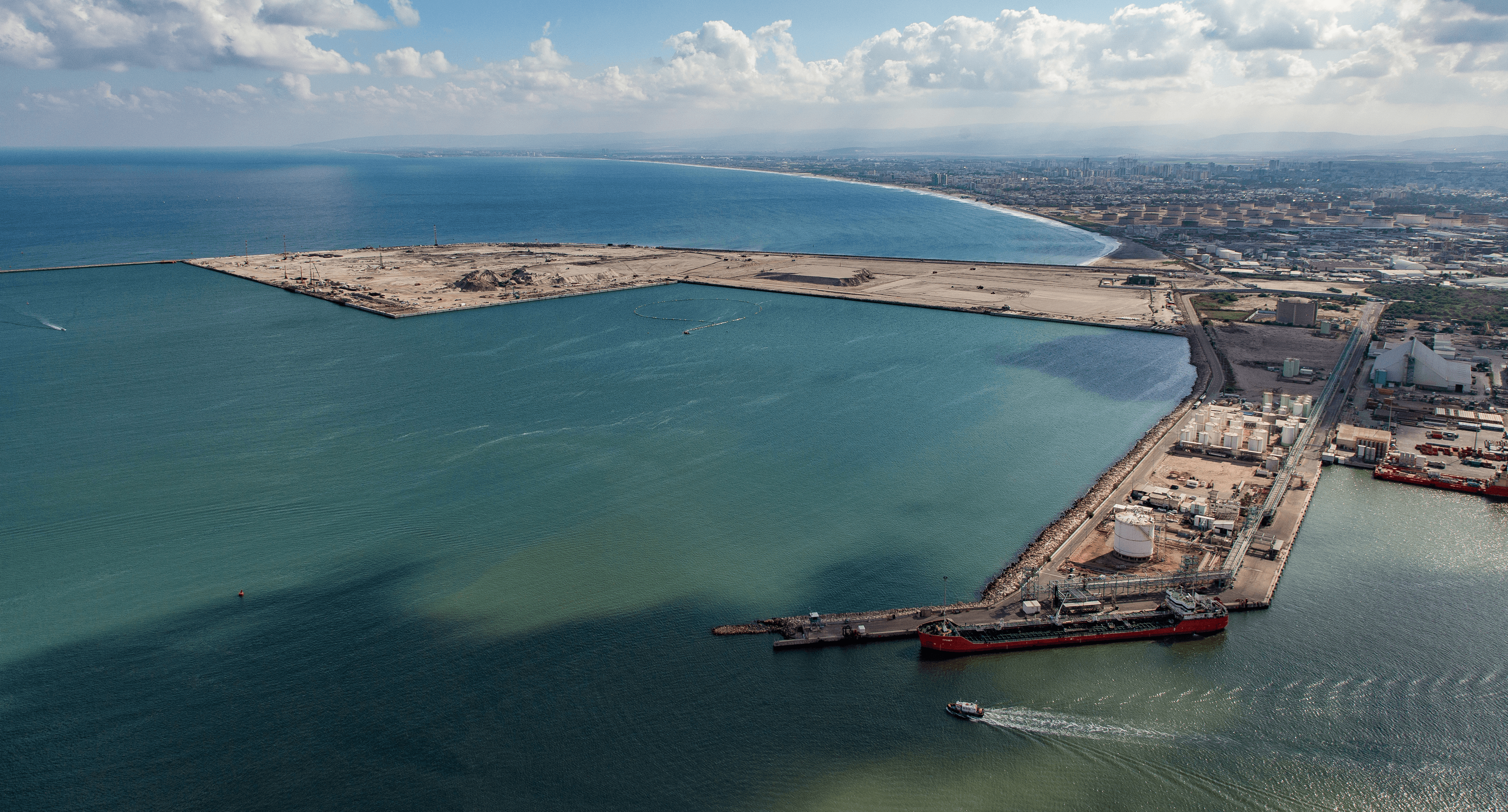 הקמת מתחם הנמל במפרץ חיפה The Establishment of the Port Complex in Haifa