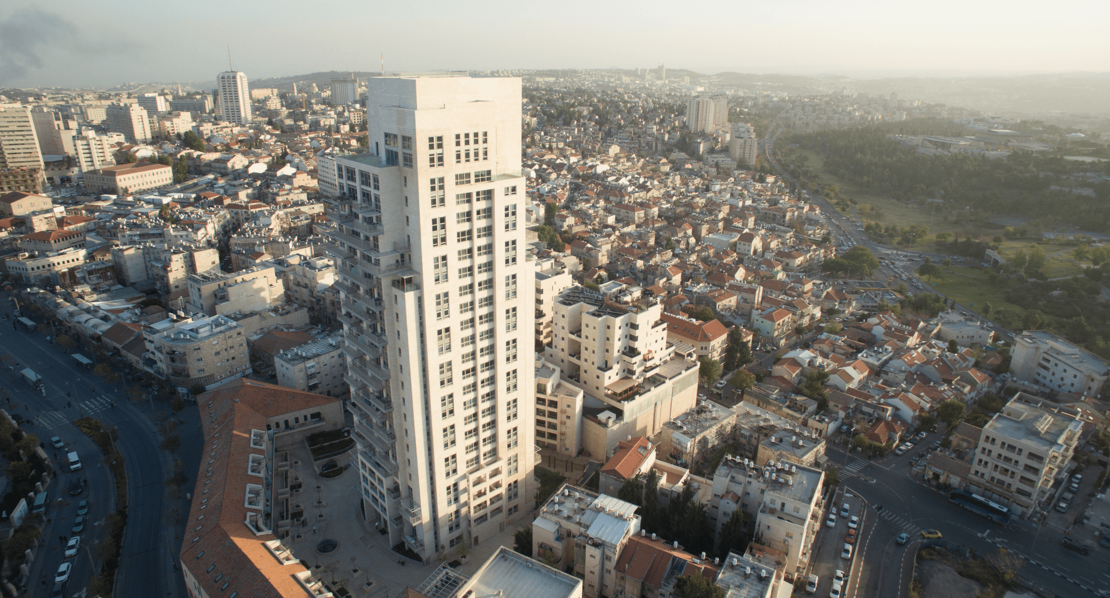 מגדל מגורים בן 24 קומות A Residential Tower with 24 Floors