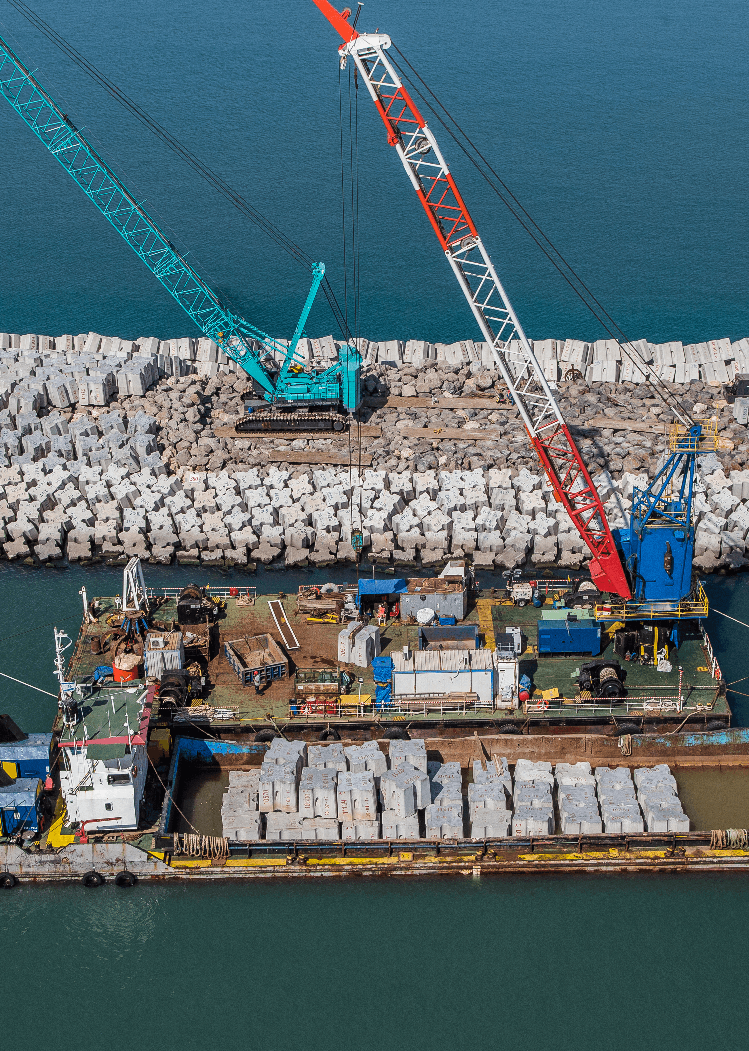 בניית שובר גלים במפרץ חיפה Construction of a Breakwater in Haifa Bay