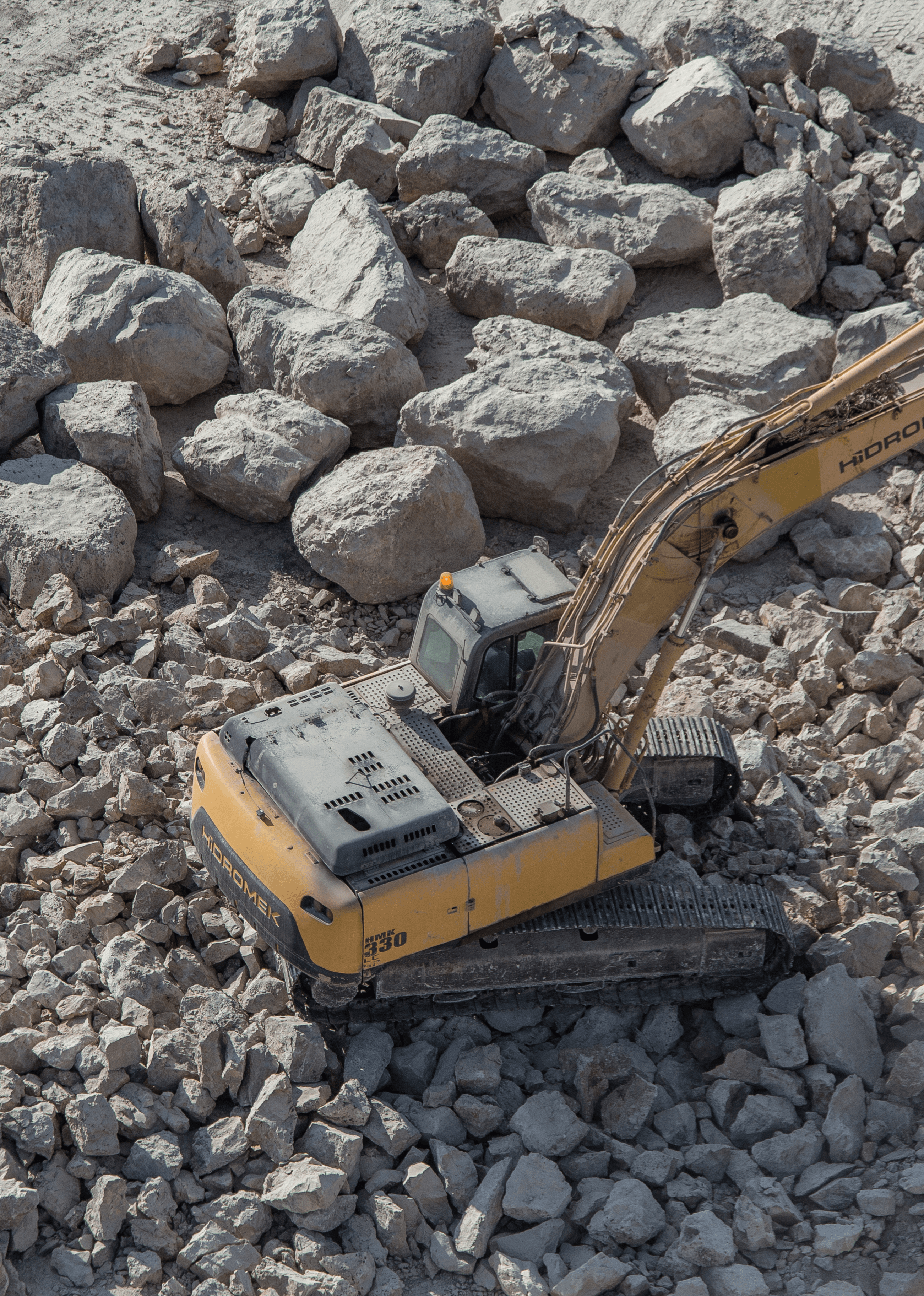 עבודות לבניית שוברי גלים Works for the Construction of Breakwaters