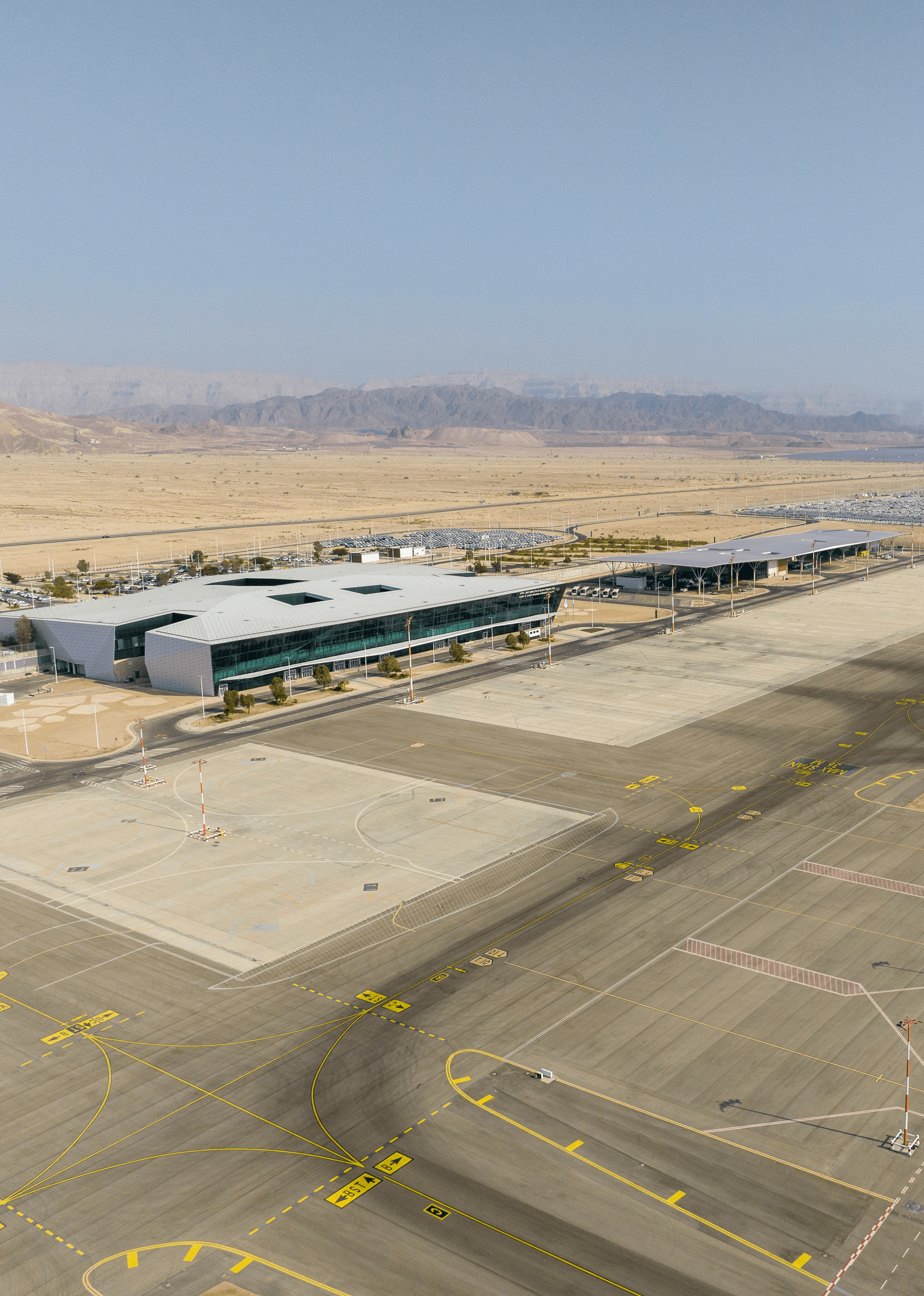רחבת חנייה לכל סוגי המטוסים Parking Area for all Types of Aircraft