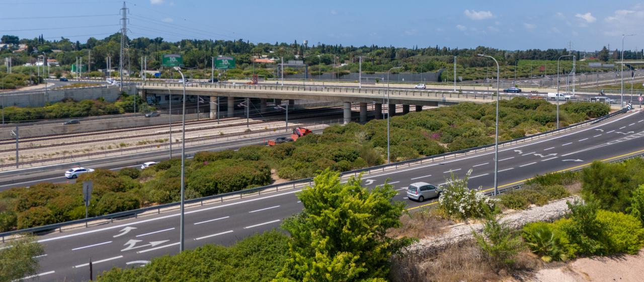 גשר קונבנציונלי יצוק ברחוב המעפילים A Conventional Cast Bridge on Hamaapilim Street