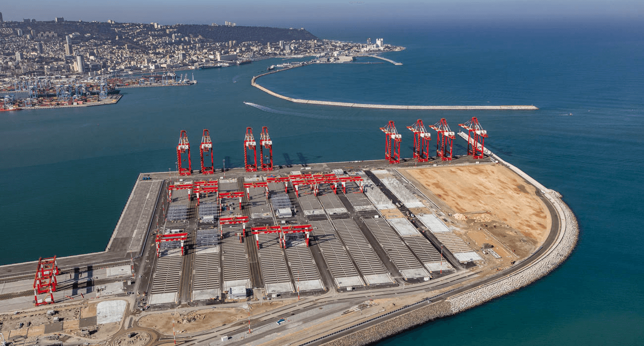 מתחם הנמל במפרץ חיפה The Haifa Bay Port Complex
