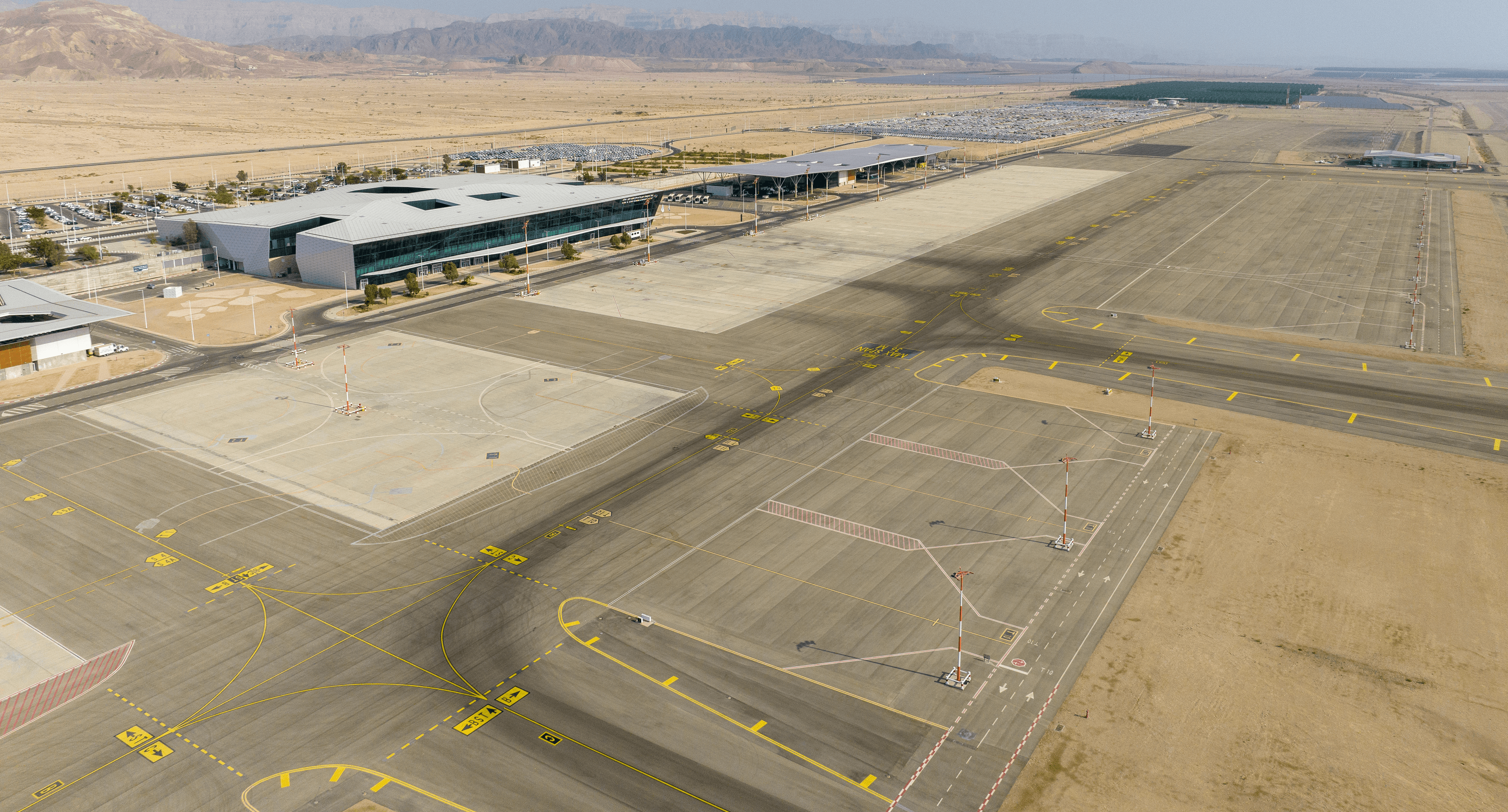רחבת חנייה לכל סוגי המטוסים Parking Area for all Types of Aircraft