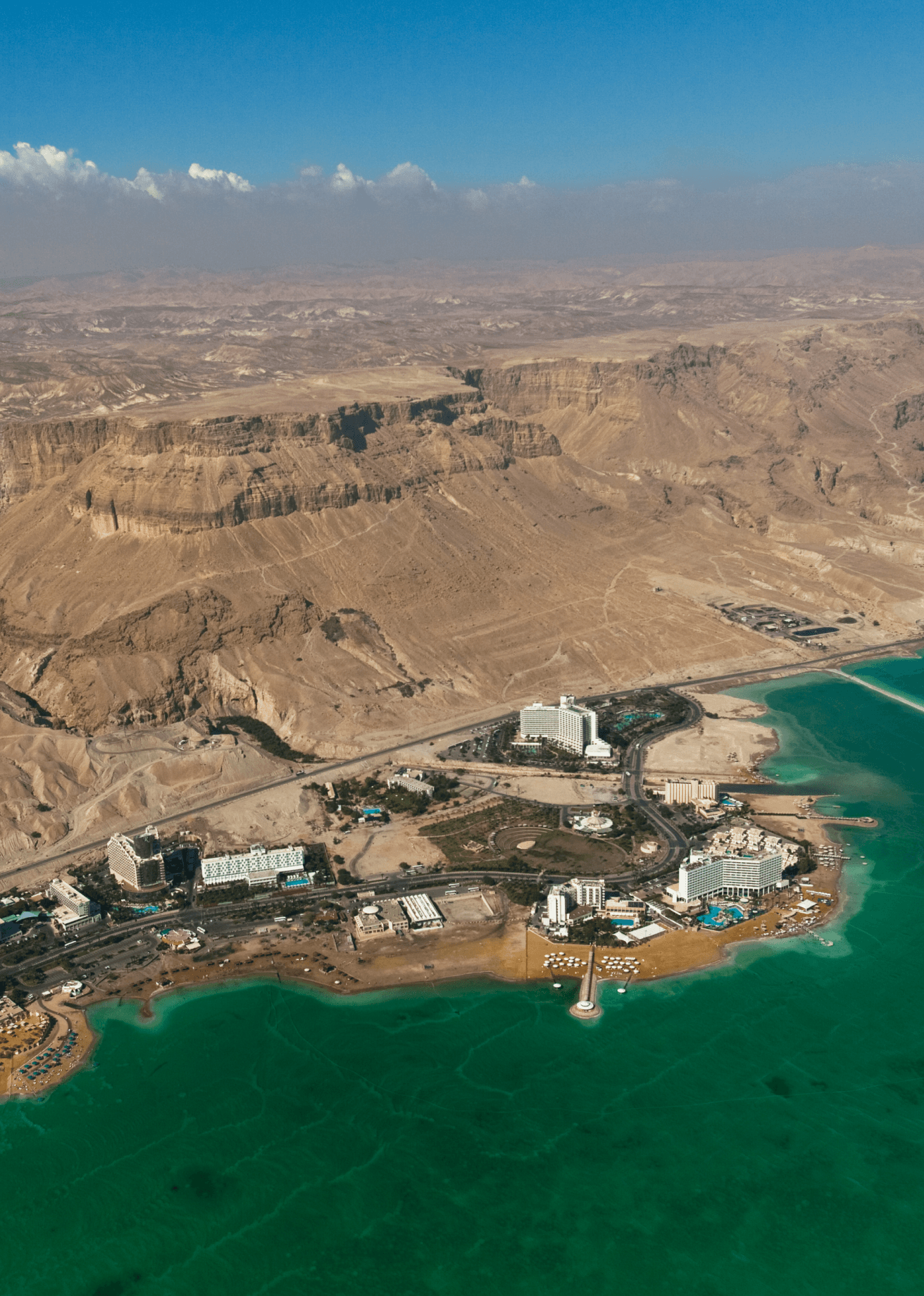 מלון יוקרתי הממוקם על חוף פרטי בעין בוקק A Luxury Hotel Located on a Private Beach in Ein Bokek