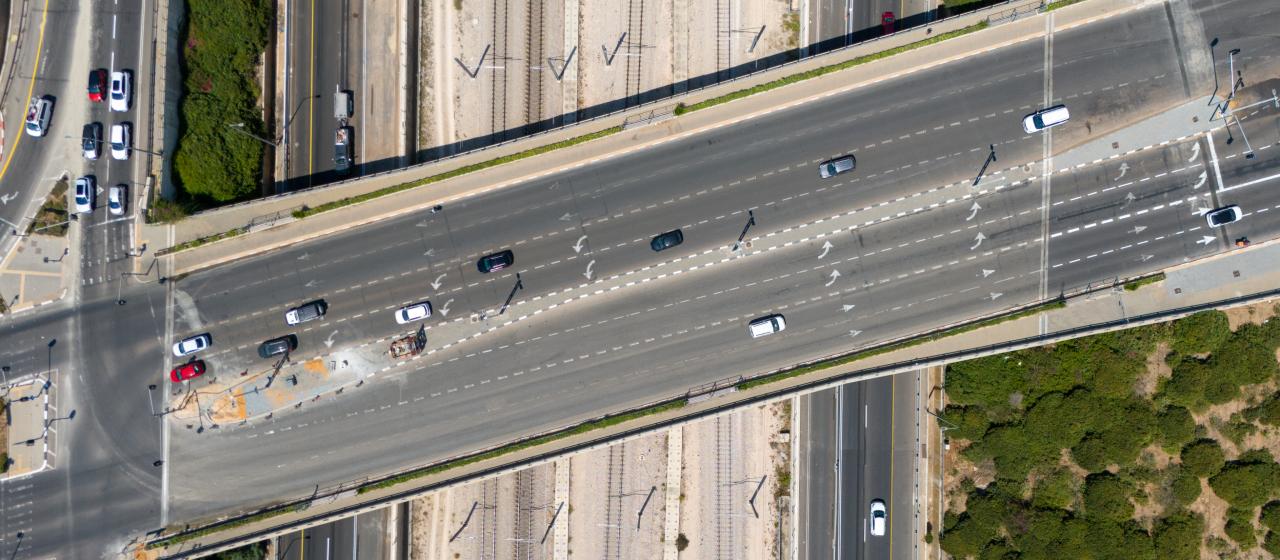 רכבים נוסעים בגשר המעפילים Cars Driving on the Hamaapilim Bridge