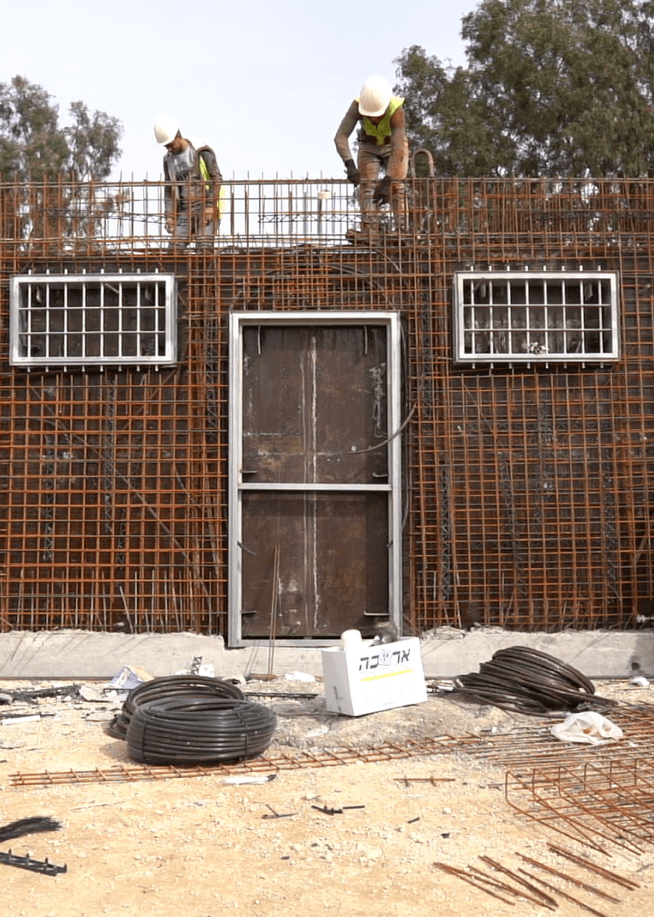 הקמת מבנים מתועשים לבתי כלא Establishment of Prefabricated Structures for Prisons
