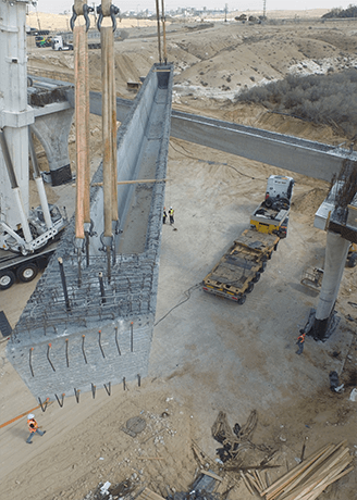 ייצור קורות בטון לגשר בדרום Production of Concrete Beams for a Bridge in the South