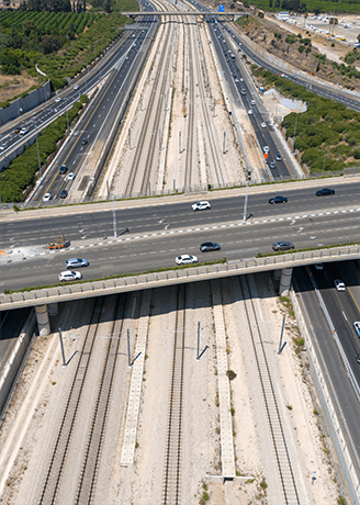 רכבים נוסעים בגשר המעפילים Cars Driving on the Hamaapilim Bridge