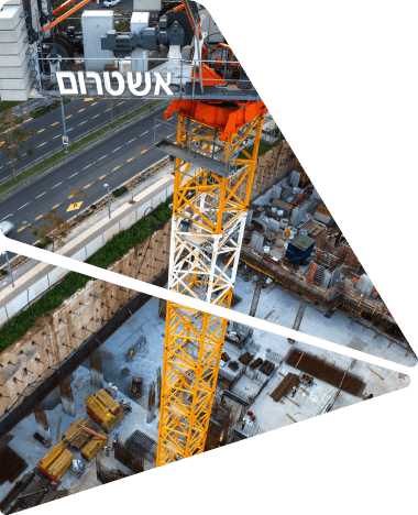 מנוף באתר בנייה Crane at a Construction Site